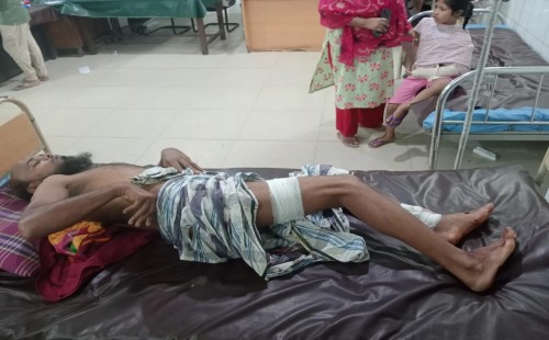 কালকিনিতে তুচ্ছ ঘটনাকে কেন্দ্র করে ককটেল হামলা; আহত-৫ 