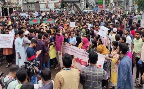 রাজধানীর সায়েন্সল্যাবে আন্দোলনকারীদের অবরোধ 