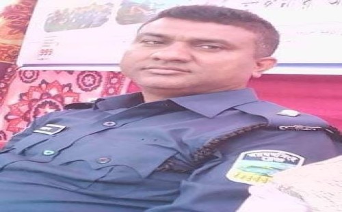 অল্পের জন্য প্রাণ রক্ষা পেলেন পুলিশ পরিদর্শক মোহাম্মদ বদরুল আলম খান 