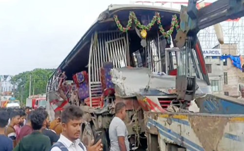 ফরিদপুরে দুই বাসের মুখোমুখি সংঘর্ষে প্রাণহানি, আহত বহু 