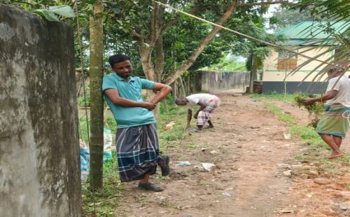 গাজীপুরের দেশিপাড়ায় মসজিদের রাস্তায় দুই পক্ষের বিরোধ: ভোগান্তিতে মুসল্লি ও স্থানীয় পরিবারগুলো 